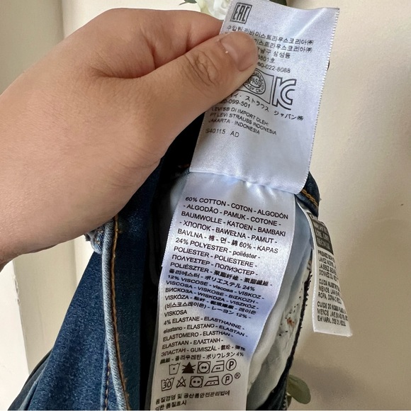 Levi Jeans - Picture 6 of 12